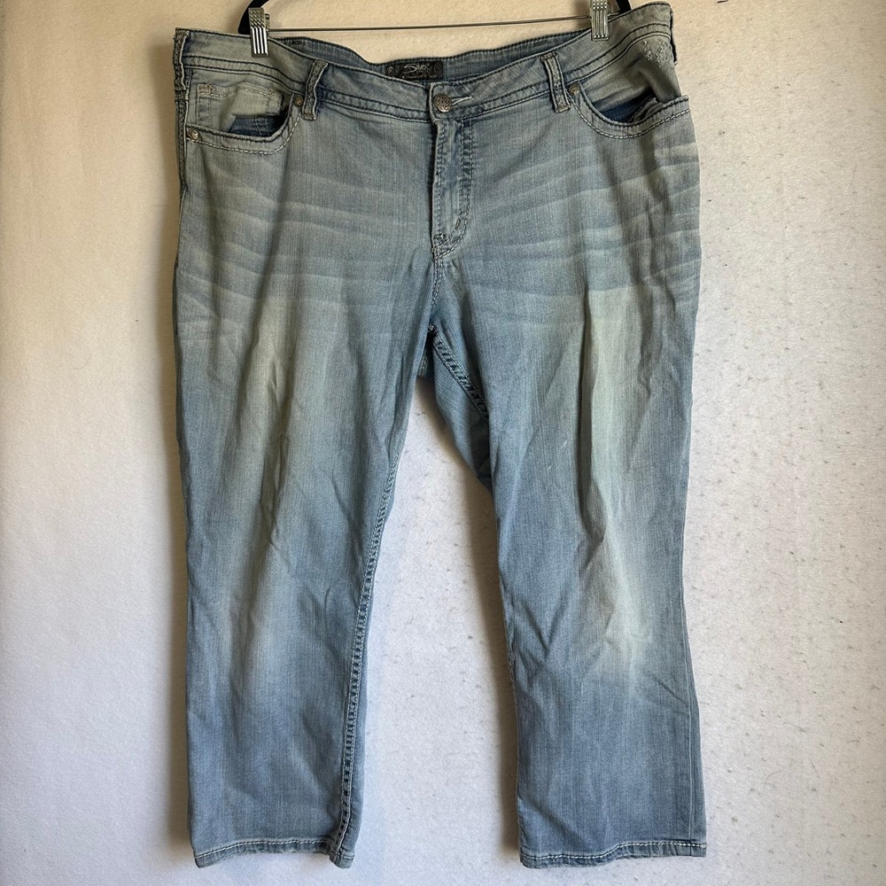 Silver Jeans Co Suki Capri Light Wash Denim Curvy Fit Plus Size 24 W42 L24